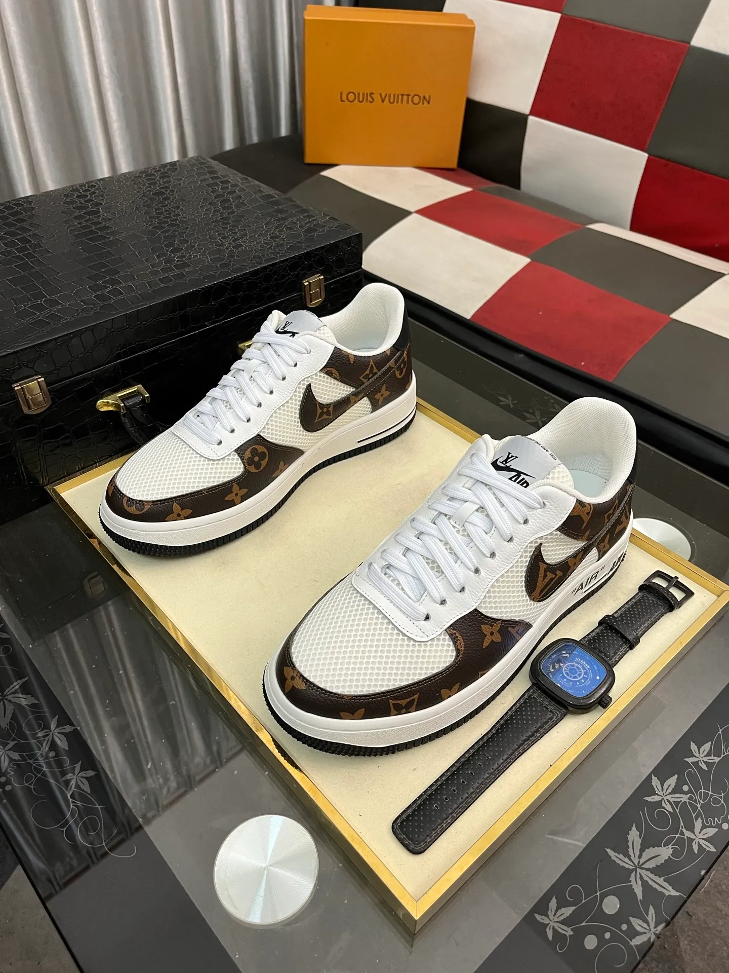 Men's shoes 💰440⌚️⌚️【LOUlS VUlTTON】Louis Vuitton ~ unique and casual style. LV counter purchasing 🏃casual shoes😍😍 are on sale at the men's counter at the same time. Italian imported brands select top-layer Italian cowhide. 🐑Sheepskin lining (refuses to discolor and grind feet) Sole: Original sole specially provided by the original factory 🎬Better in kind Code number: 38-443⃣️Color selection